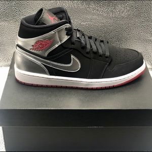 Air Jordan 1 Mid “Black Metallic Silver”